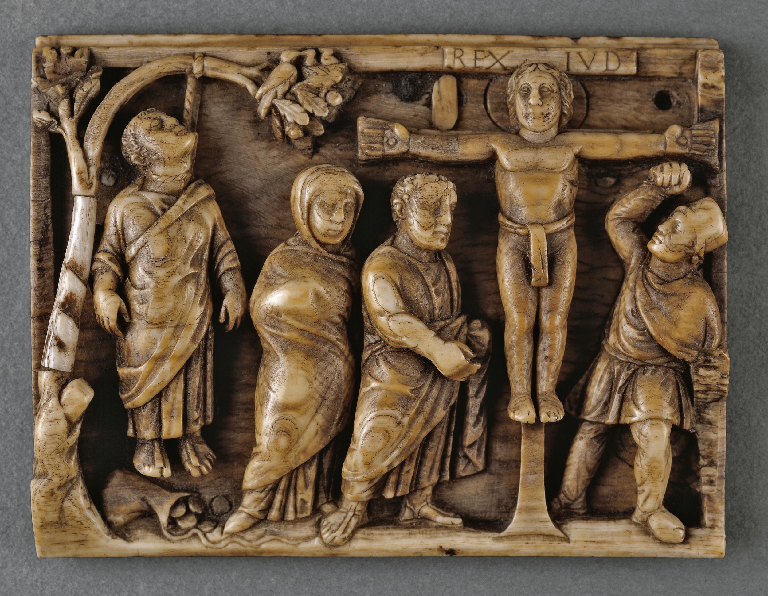 Marfiles Maskell: calvario y ahorcamiento de Judas Panel de marfil de los marfiles Maskell con la crucifixión de Cristo y el ahorcamiento de Judas.