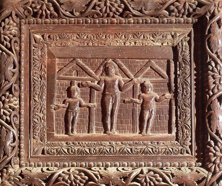 Calvario de las puertas de Santa Sabina Panel tallado de las puertas de Santa Sabina con Cristo crucificado entre dos ladrones.