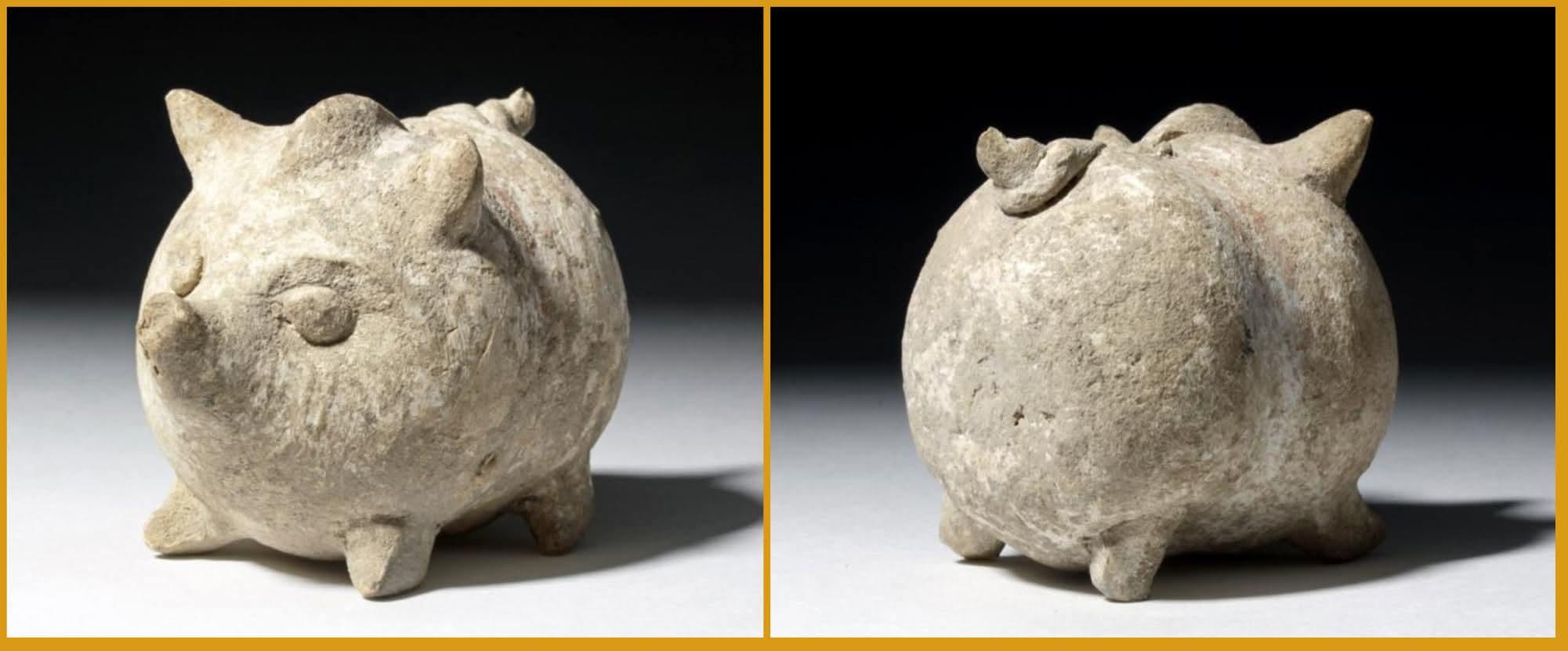 Sonajero helenístico de terracota en forma de cerdito Dos vistas de un sonajero de terracota helenístico con forma de cerdito.