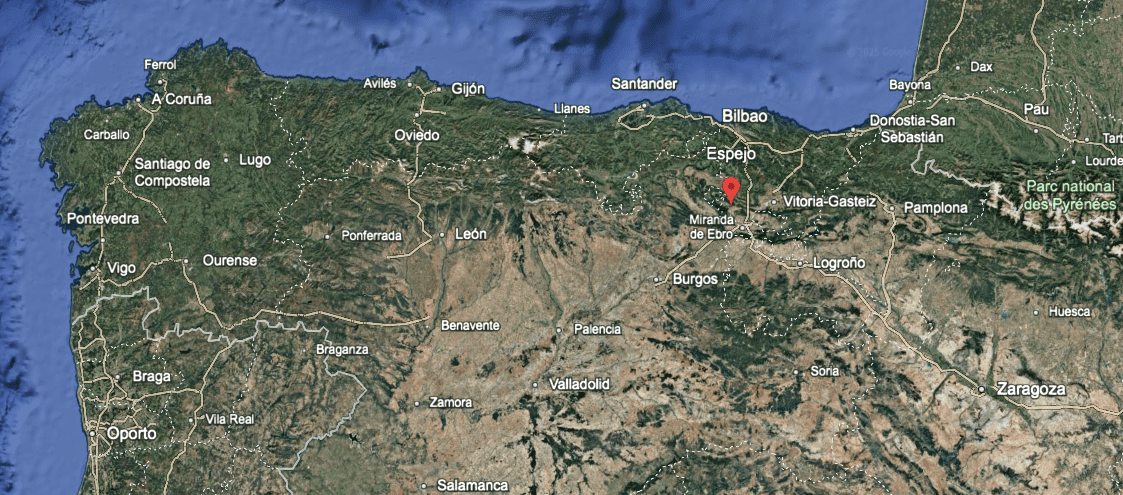 Mapa satelital del norte de España con la ubicación de Espejo, Álava, donde se hallaron los grafitos de Las Ermitas.