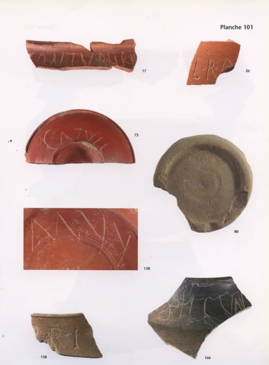 Fragmentos de cerámica romana con grafitos incisos, procedentes de distintos contextos arqueológicos.